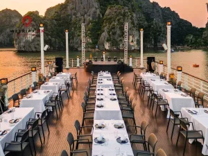 Khu vực sundeck ngắm cảnh cực kỳ rộng rãi với tầm nhìn panorama