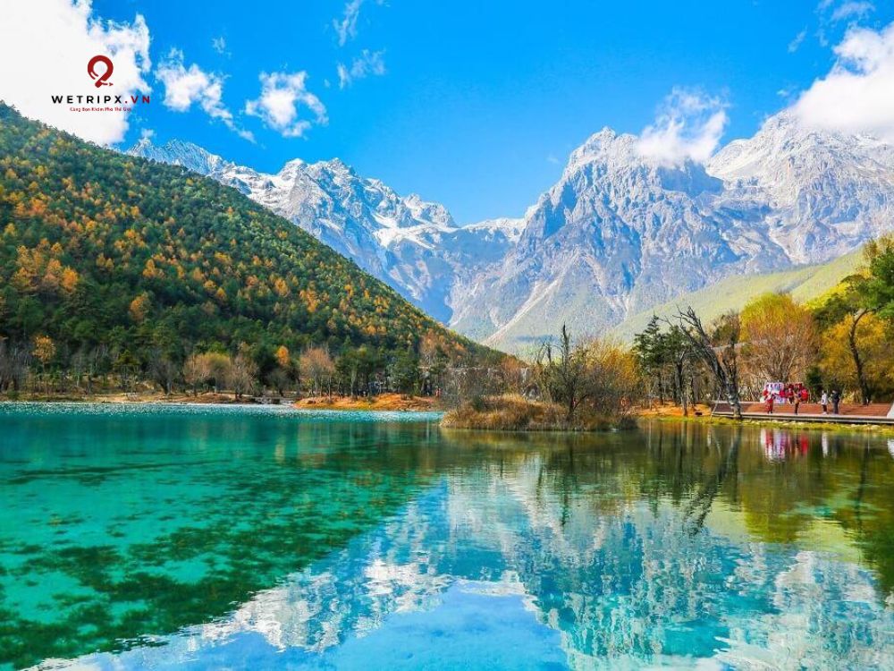 Vẻ đẹp tựa trong tranh tại Lam Nguyệt Cốc