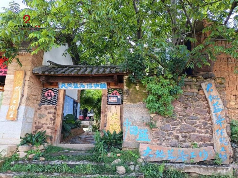 Ngôi làng còn giữ được vẻ nguyên sơ, cổ kính, từng xuất hiện trong bộ phim Hãy Đến Nơi Có Gió.