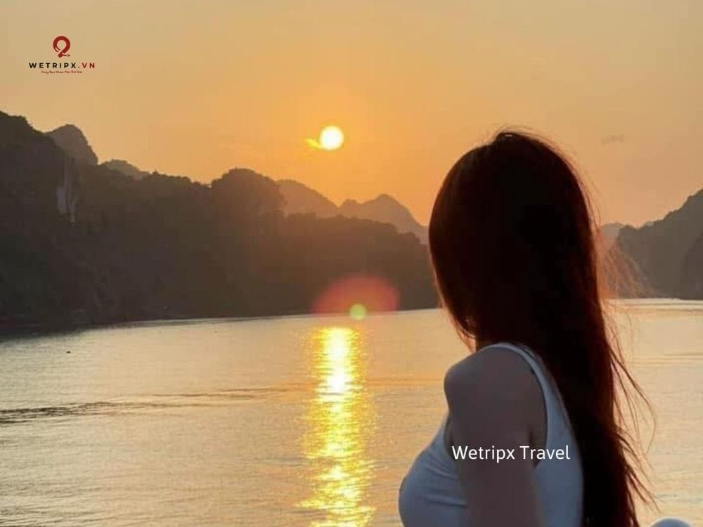 ngắm hoàng hôn trên du thuyền cát bà