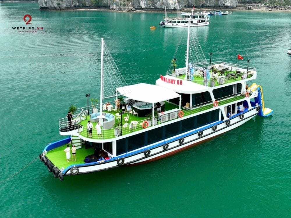 check in du thuyền vịnh lan hạ